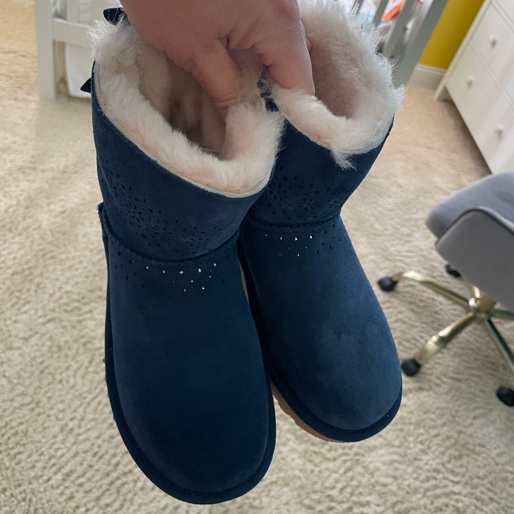 Ugg navy size 5y new